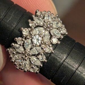 Nevada Silver Elegant Silver Floral Cluster Ring